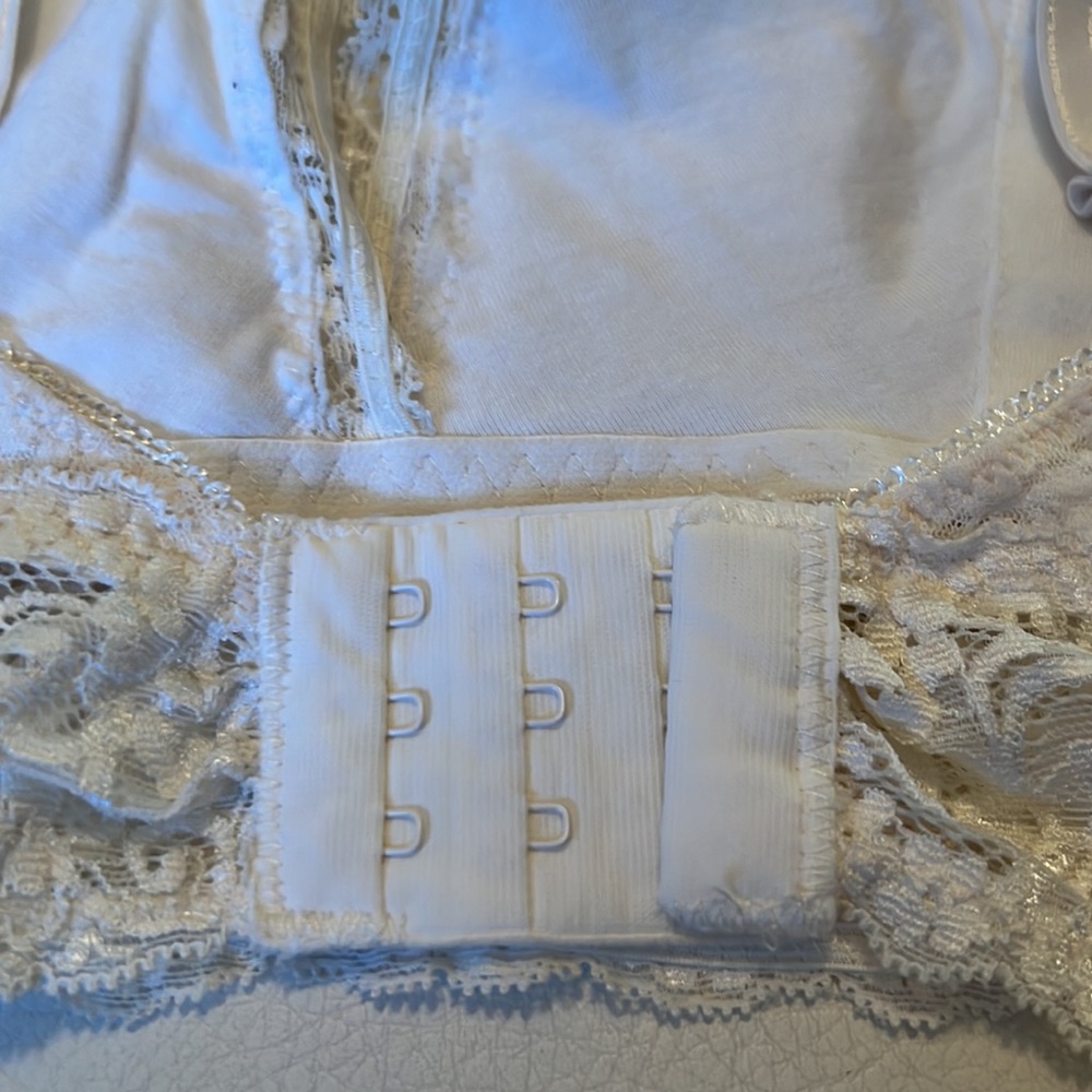 Bras - Picture 2 of 3